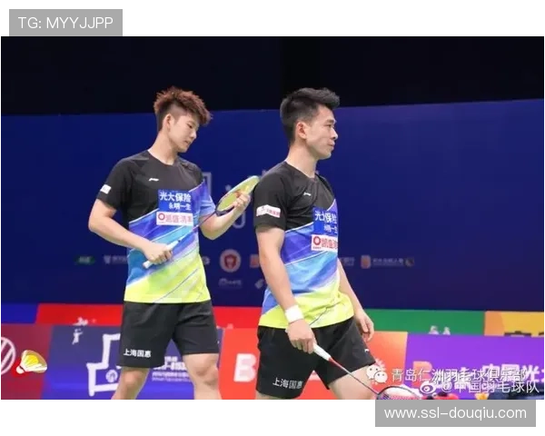 叶甫根尼安东诺夫一致判定胜苏莱曼诺夫全面掌控羽量级综合格斗赛