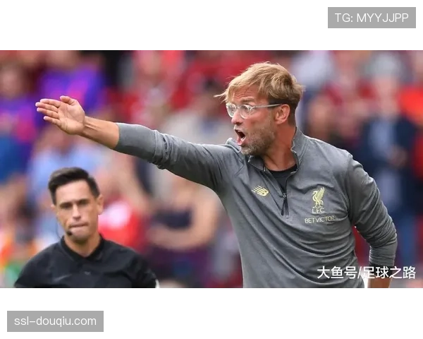 布伦特福德高位压迫战术中的右路防守漏洞与隐患分析